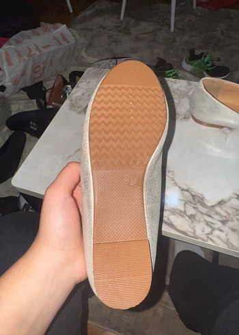 Kız Çocukları İçin Altın Renkli Çiçekli Babet - Görsel 2