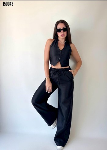 Siyah V Yaka Kolsuz Mini Crop Top - Görsel 2