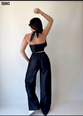 Siyah V Yaka Kolsuz Mini Crop Top - Görsel 3