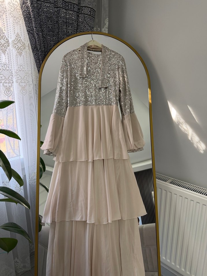 Uzun Kollu Parlak Bej Kadın Abiye Elbise - Görsel 3