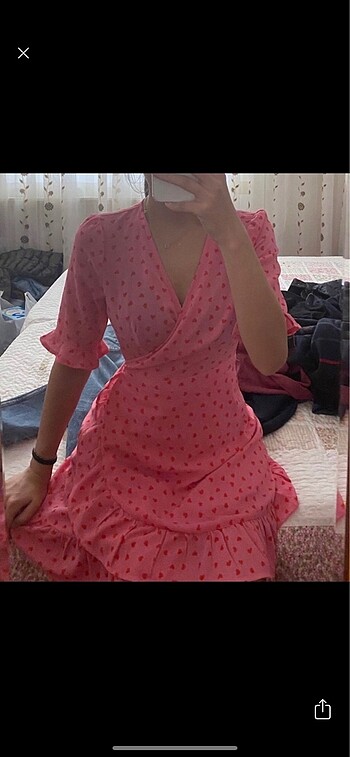kalp desenli pembe elbise