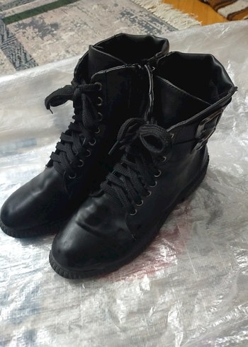 Siyah Rugan Bağcıklı Gotik Kadın Bot - Görsel 5