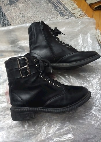 Siyah Rugan Bağcıklı Gotik Kadın Bot - Görsel 2