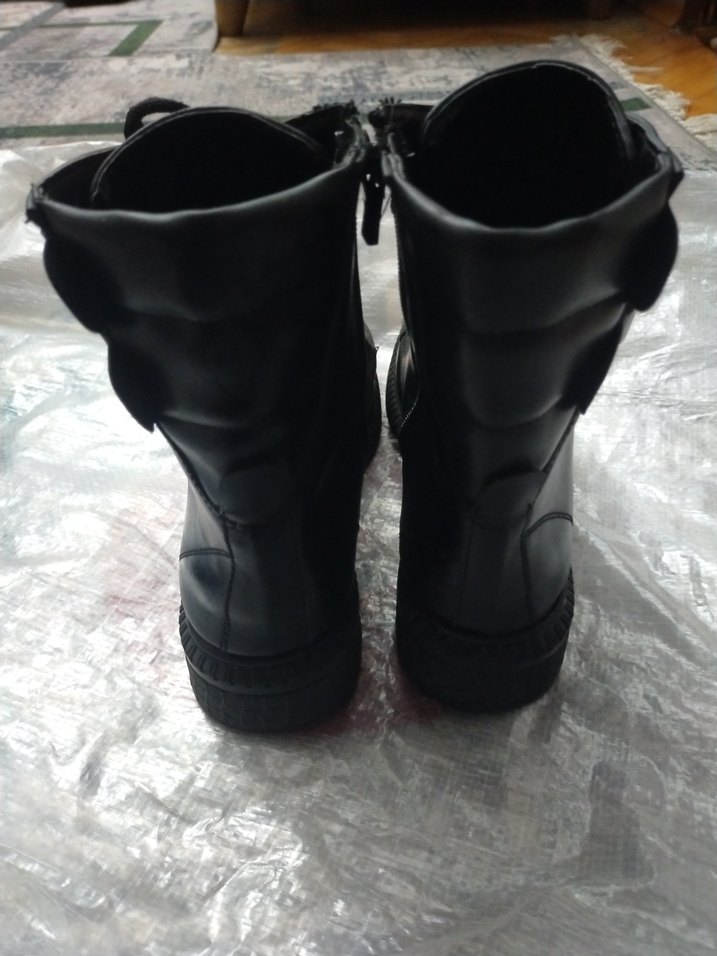 Siyah Rugan Bağcıklı Gotik Kadın Bot - Görsel 3