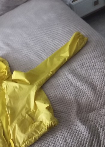 Sarı Kapüşonlu bayan Yağmurluk - Görsel 3