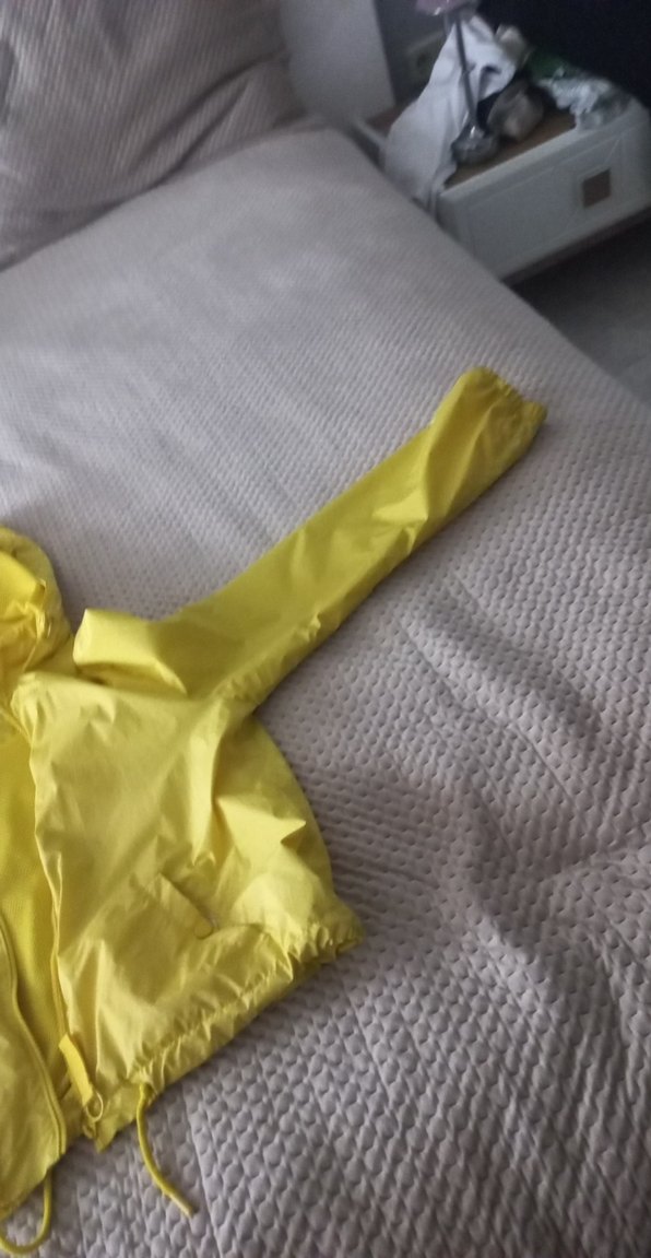 Sarı Kapüşonlu bayan Yağmurluk - Görsel 3