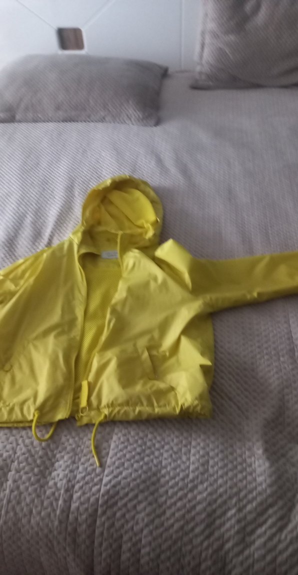 Sarı Kapüşonlu bayan Yağmurluk - Görsel 2