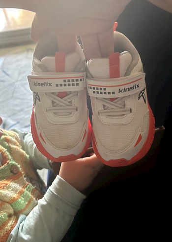 Kız Çocuk Renkli Desenli Bağcıklı Spor Ayakkabı - Görsel 2