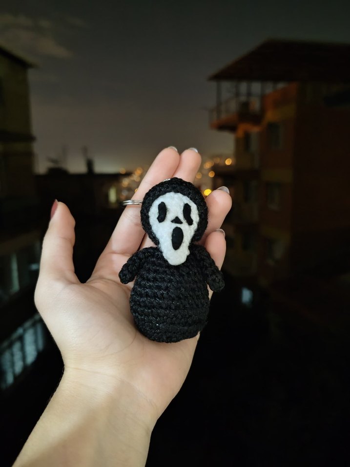 Püsküllü Gotik Siyah Anahtarlık - Görsel 3