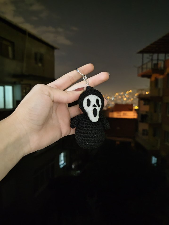 Püsküllü Gotik Siyah Anahtarlık - Görsel 2