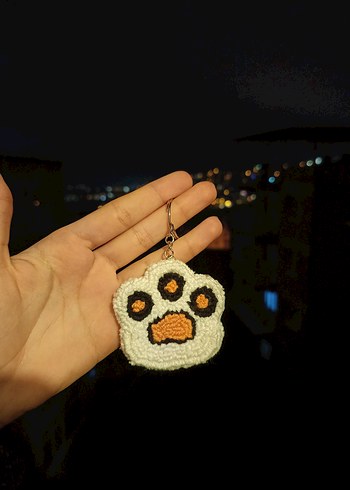 Beyaz Patili Anahtarlık - Görsel 2