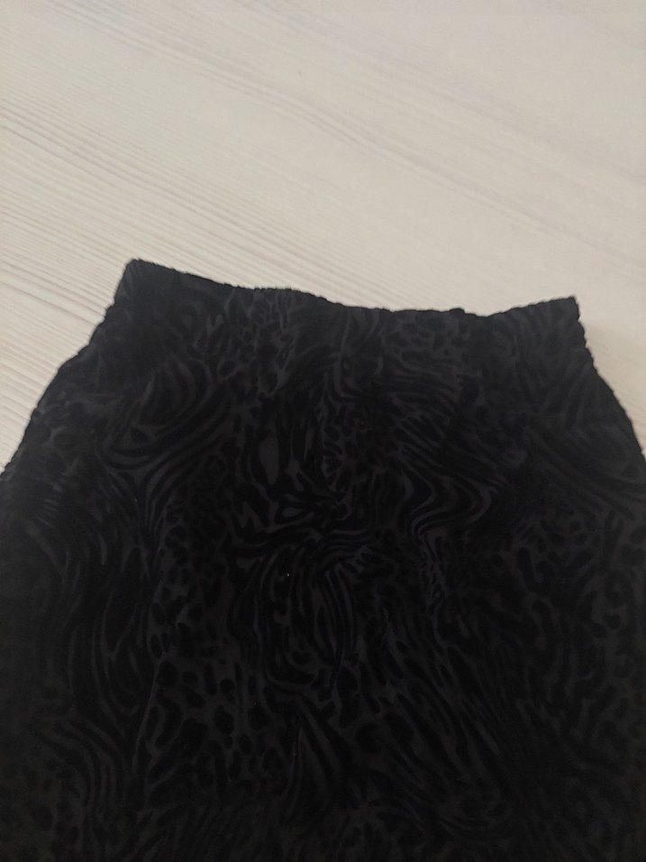 Kadın siyah desenli etek - Görsel 3