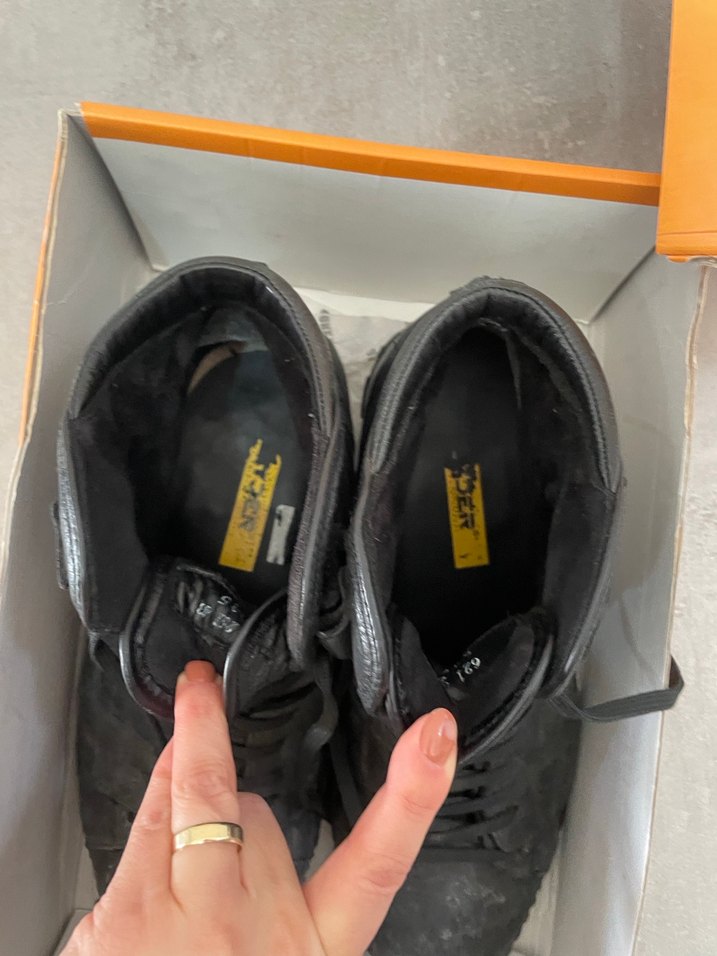 Siyah erkek greyder bot - Görsel 3