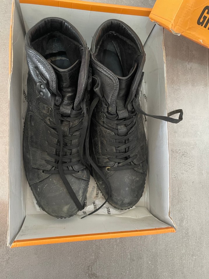 Siyah erkek greyder bot - Görsel 2