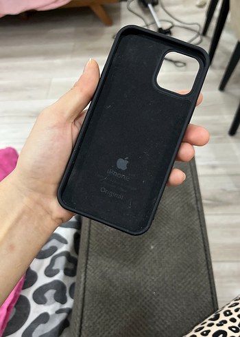 İphone 12 siyah orjinal kılıf - Görsel 4