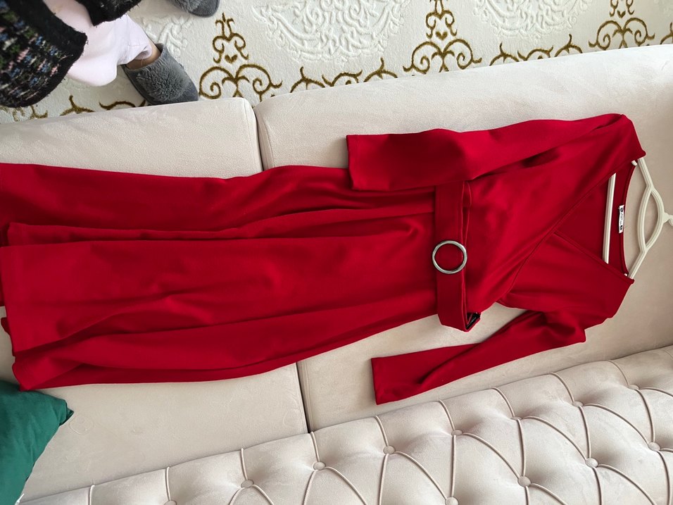 Kırmızı V Yaka Triko Elbisee - Görsel 3