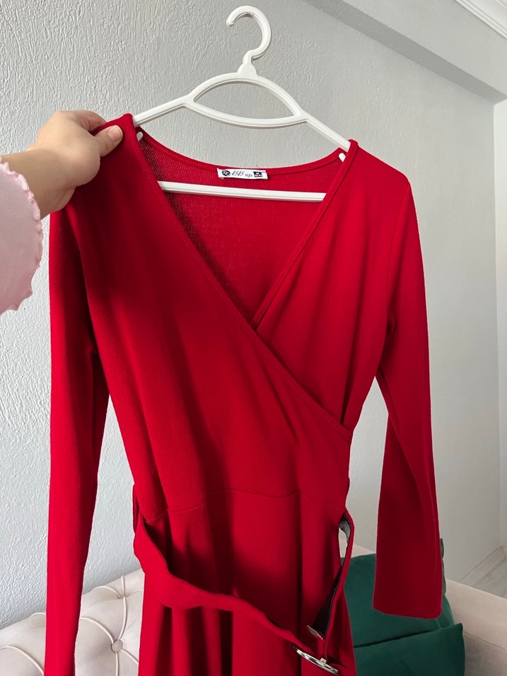 Kırmızı V Yaka Triko Elbisee - Görsel 2