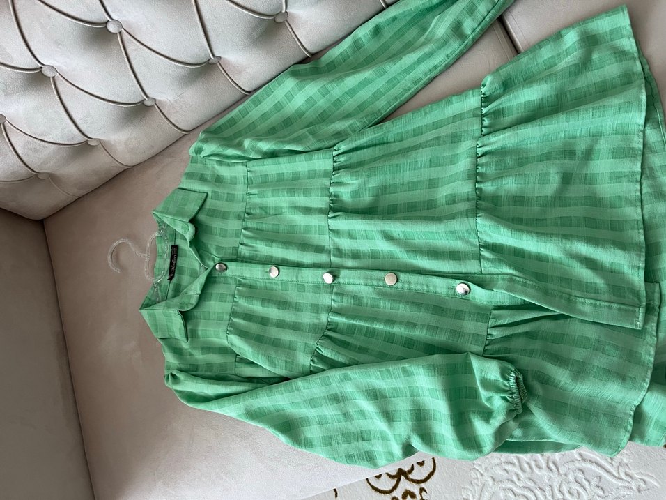 Düğmeli Yeşil Gömlek - Görsel 3