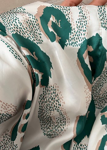 Yeşil Baskılı Saten Bluz,Uzun Kollu, Salaş - Görsel 4