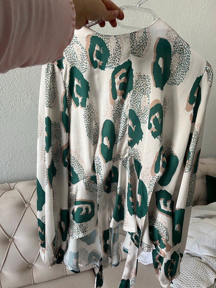 Yeşil Baskılı Saten Bluz,Uzun Kollu, Salaş - Görsel 2
