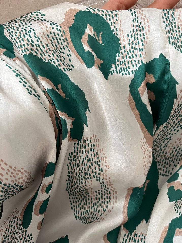 Yeşil Baskılı Saten Bluz,Uzun Kollu, Salaş - Görsel 4