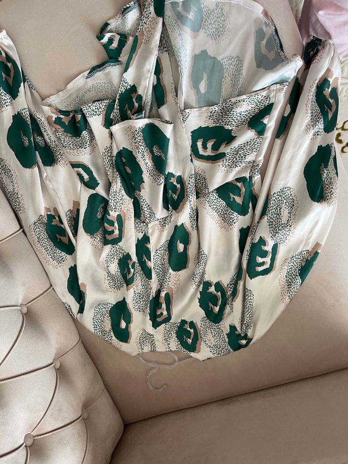 Yeşil Baskılı Saten Bluz,Uzun Kollu, Salaş - Görsel 3