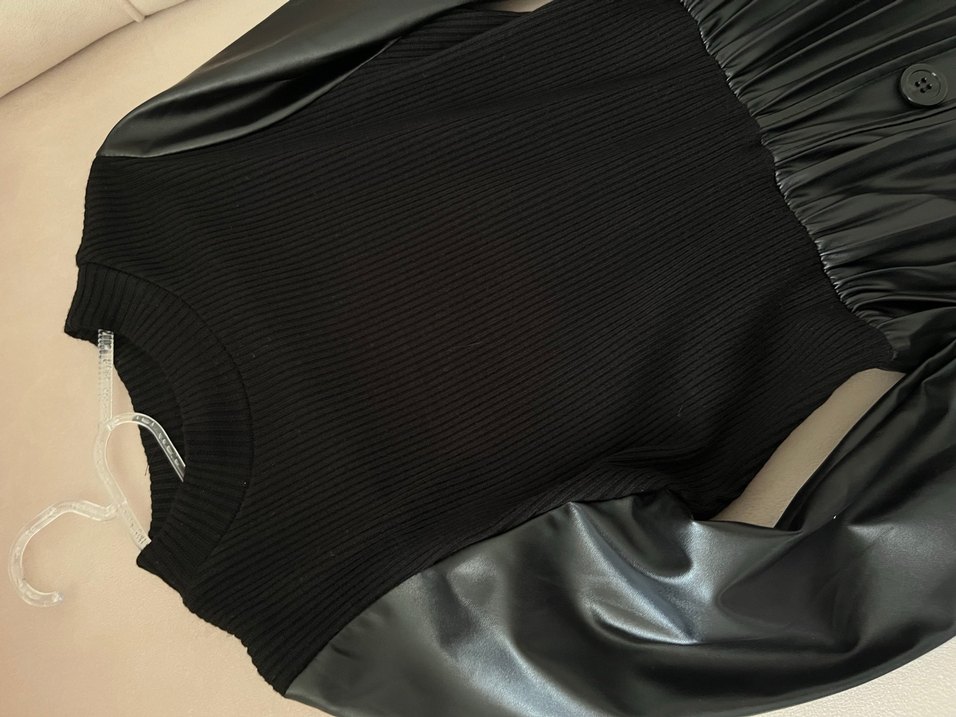 Siyah Deri Pileli Düğme Detaylı Uzun Elbise - Görsel 3