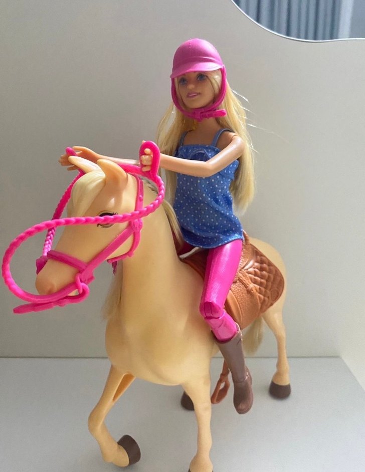 Pembe Kasklı At Binici Barbie - Görsel 3