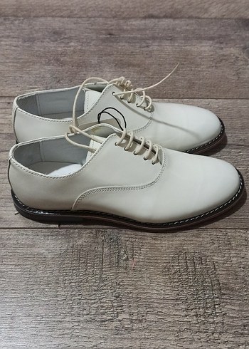 Beyaz Parlak Erkek Çocuk Özel Ayakkabı - Görsel 2