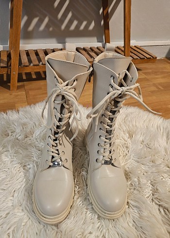 Bej Deri Bağcıklı Kadın Bot - Görsel 2