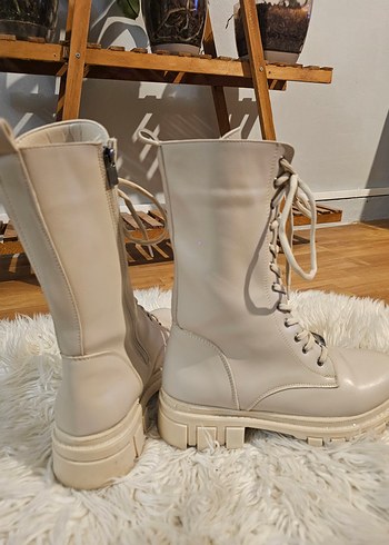 Bej Deri Bağcıklı Kadın Bot - Görsel 3