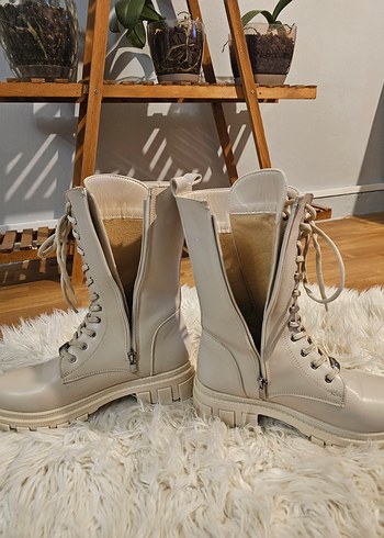 Bej Deri Bağcıklı Kadın Bot - Görsel 4