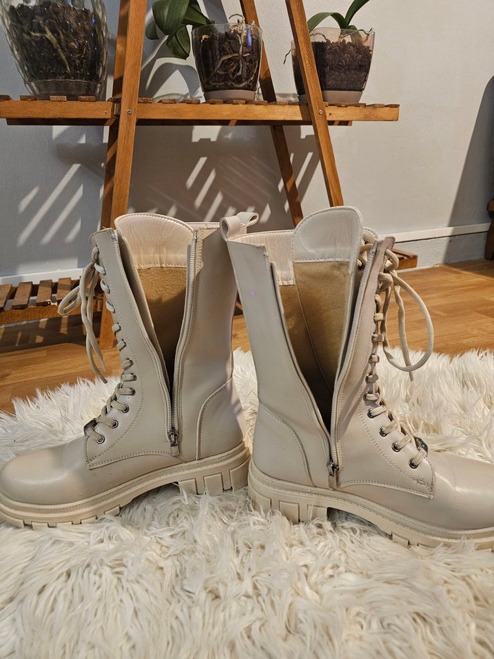 Bej Deri Bağcıklı Kadın Bot - Görsel 4