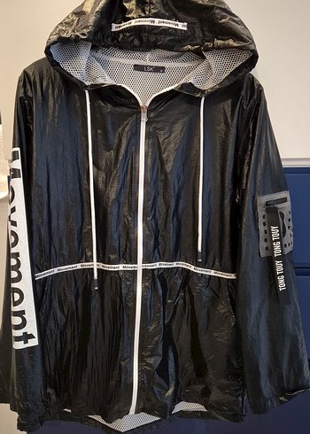 Siyah Kapüşonlu Kadın Yağmurluk - Görsel 4