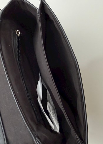 Stradivarius Siyah Zincir Askılı Çanta - Görsel 4