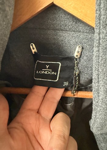 Y London Baskılı Uzun Gri Kaban - Görsel 3