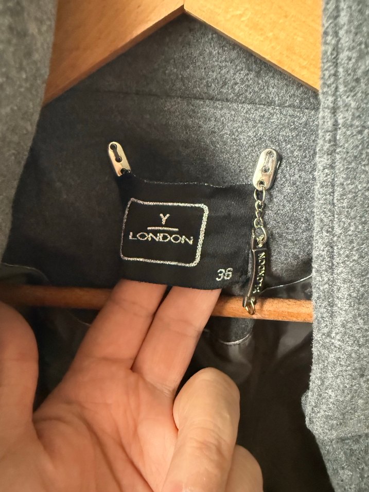 Y London Baskılı Uzun Gri Kaban - Görsel 3