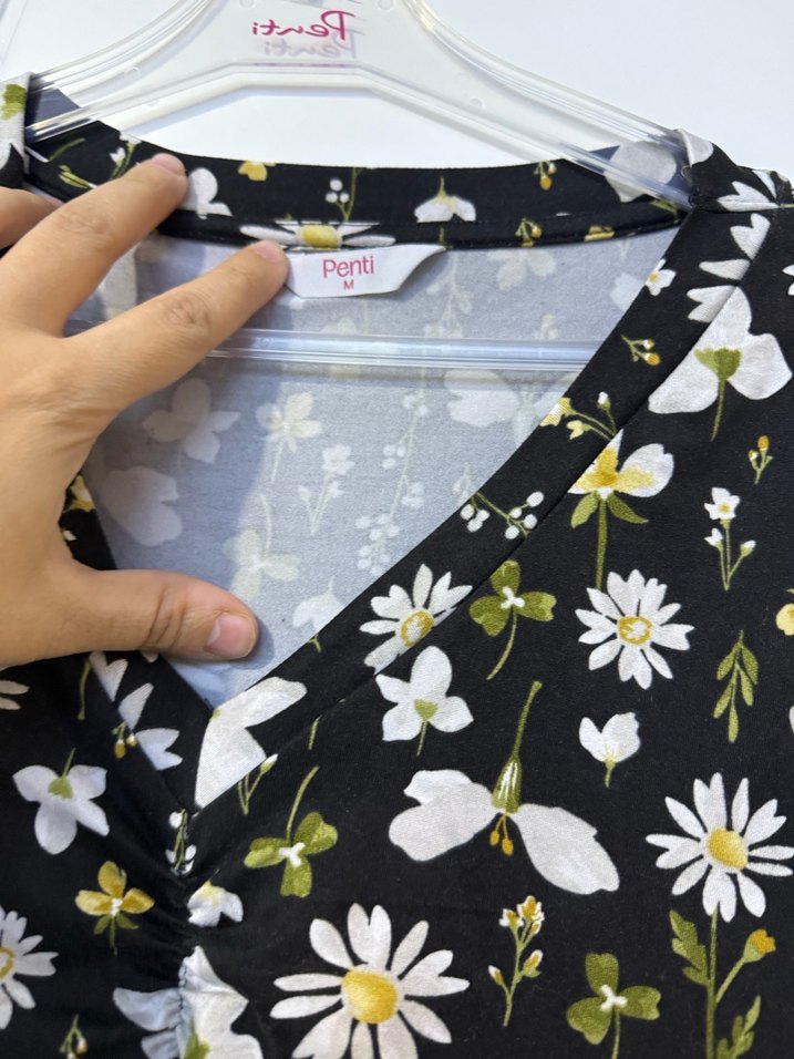 Çiçek Desenli, V Yakalı Bluzu elbisesi - Görsel 2