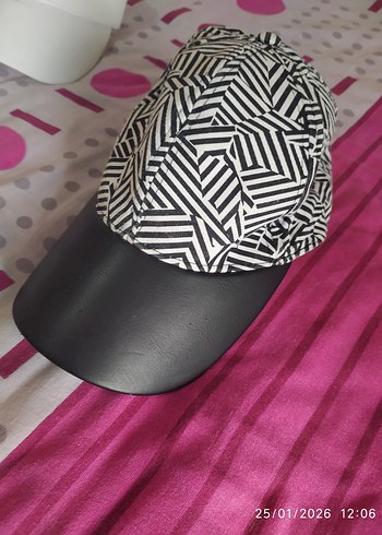 Renkli Desenli Siyah Kadın Şapka - Görsel 2