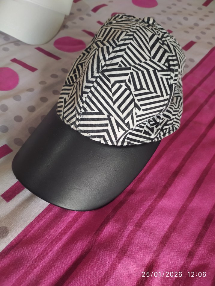 Renkli Desenli Siyah Kadın Şapka - Görsel 2