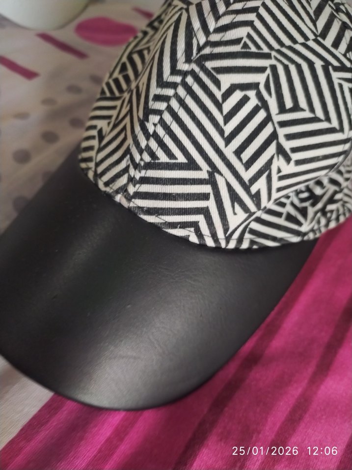 Renkli Desenli Siyah Kadın Şapka - Görsel 3