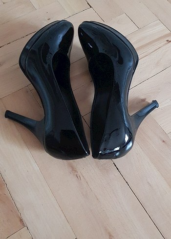 Parlak Siyah Rugan Stiletto Topuklu Kadın Ayakkabı - Görsel 3