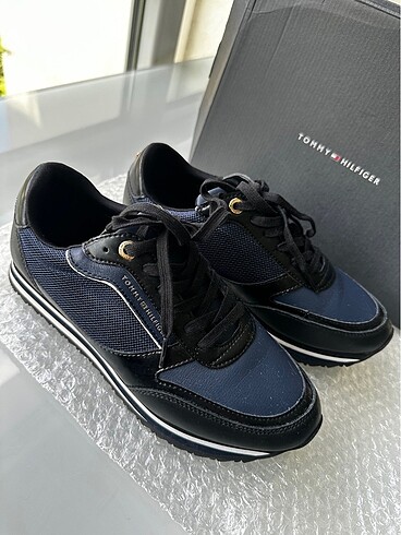 40 Beden Tommy Hilfiger orjinal 40 kadın