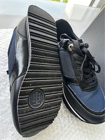 40 Beden lacivert Renk Tommy Hilfiger orjinal 40 kadın