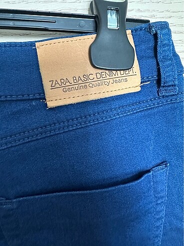 42 Beden mavi Renk Zara jean 42