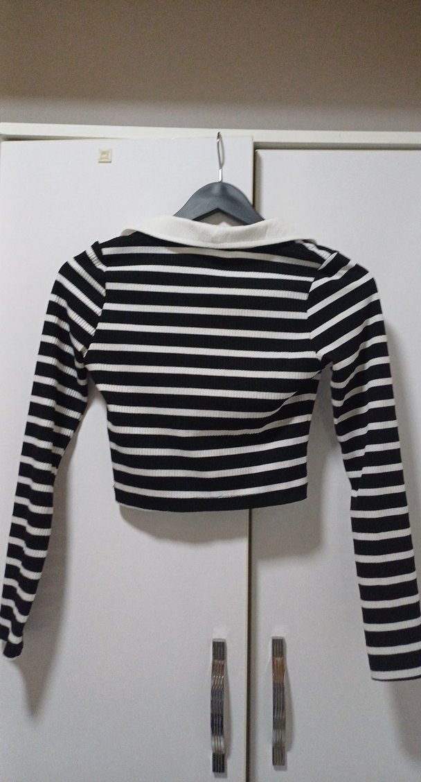 Uzun Kollu V Yaka Çizgili Crop - Görsel 2