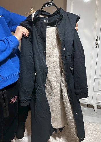 Kürk Detaylı Siyah Kadın Kışlık Ceket - Görsel 4