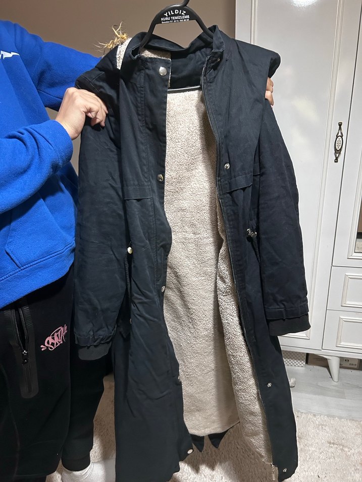 Kürk Detaylı Siyah Kadın Kışlık Ceket - Görsel 4
