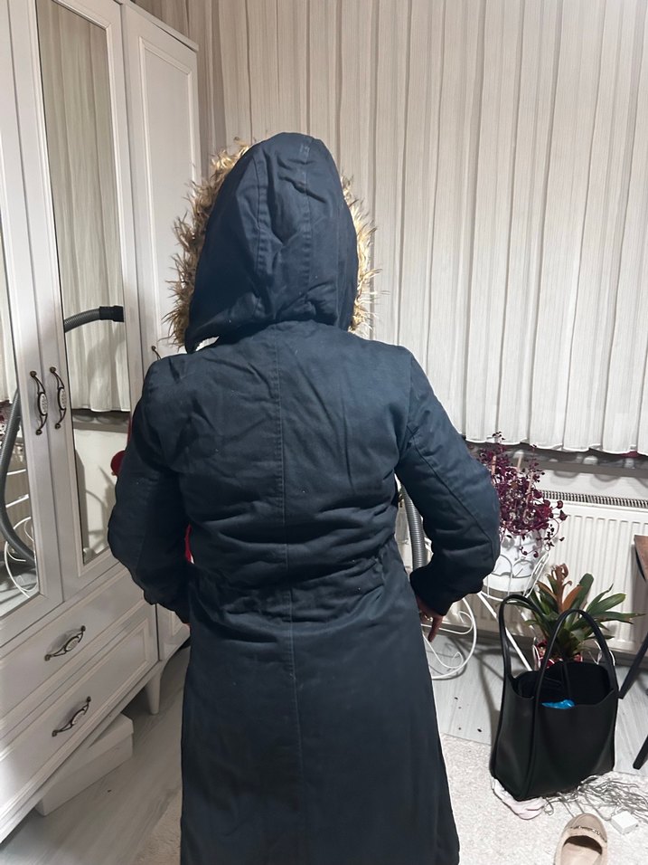 Kürk Detaylı Siyah Kadın Kışlık Ceket - Görsel 3