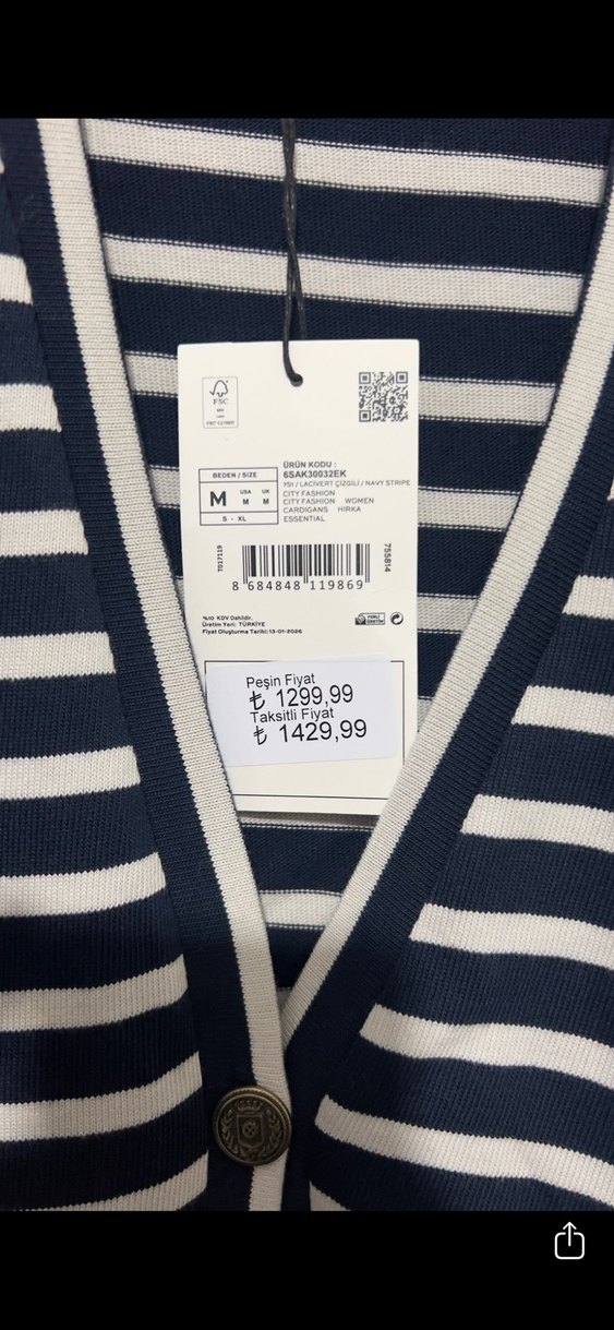 Düğmeli V Yaka Çizgili Kadın Hırka - Görsel 2